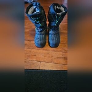 Boys Size 5 Snow Boots Euc